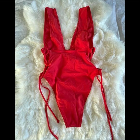 One piece swimsuit - Picture 3 of 4